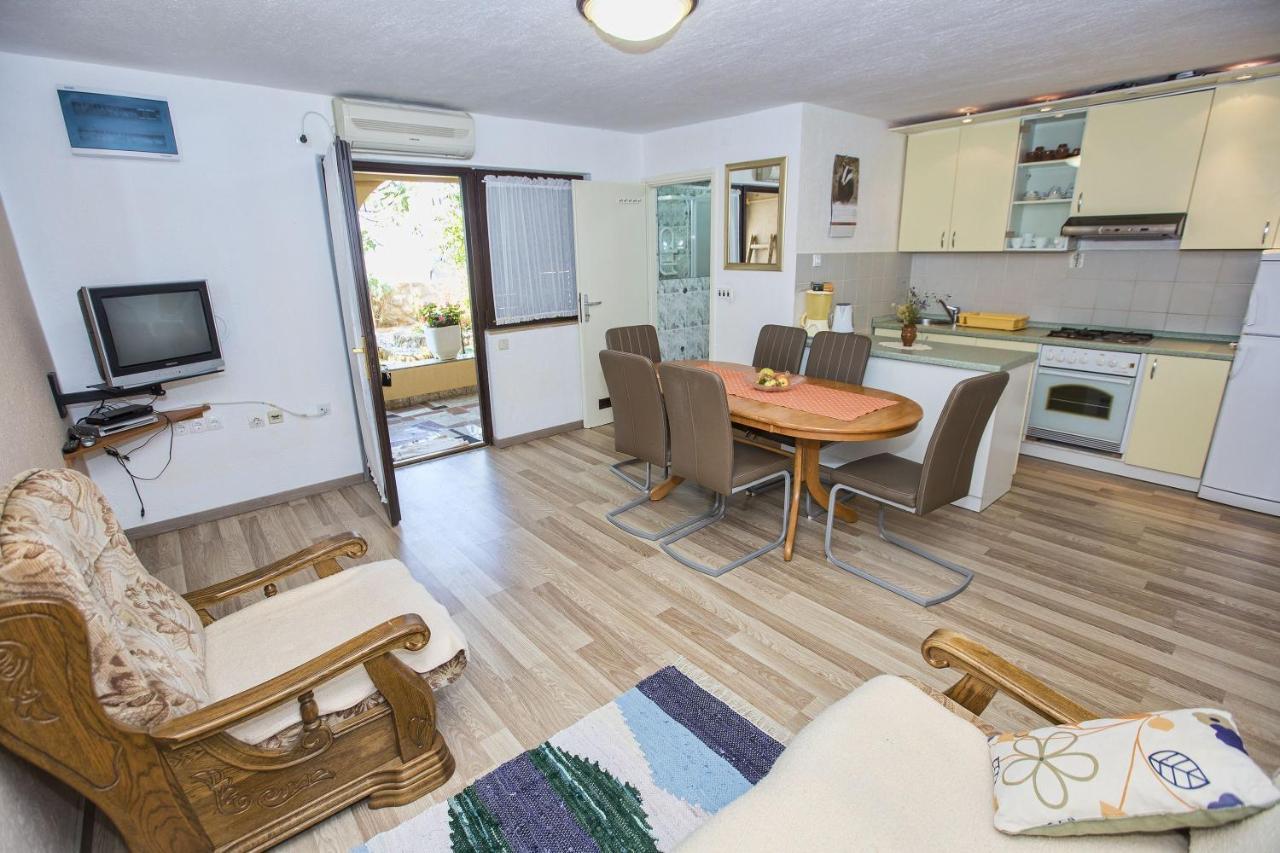 Apartmani Marijana Cesarica Buitenkant foto