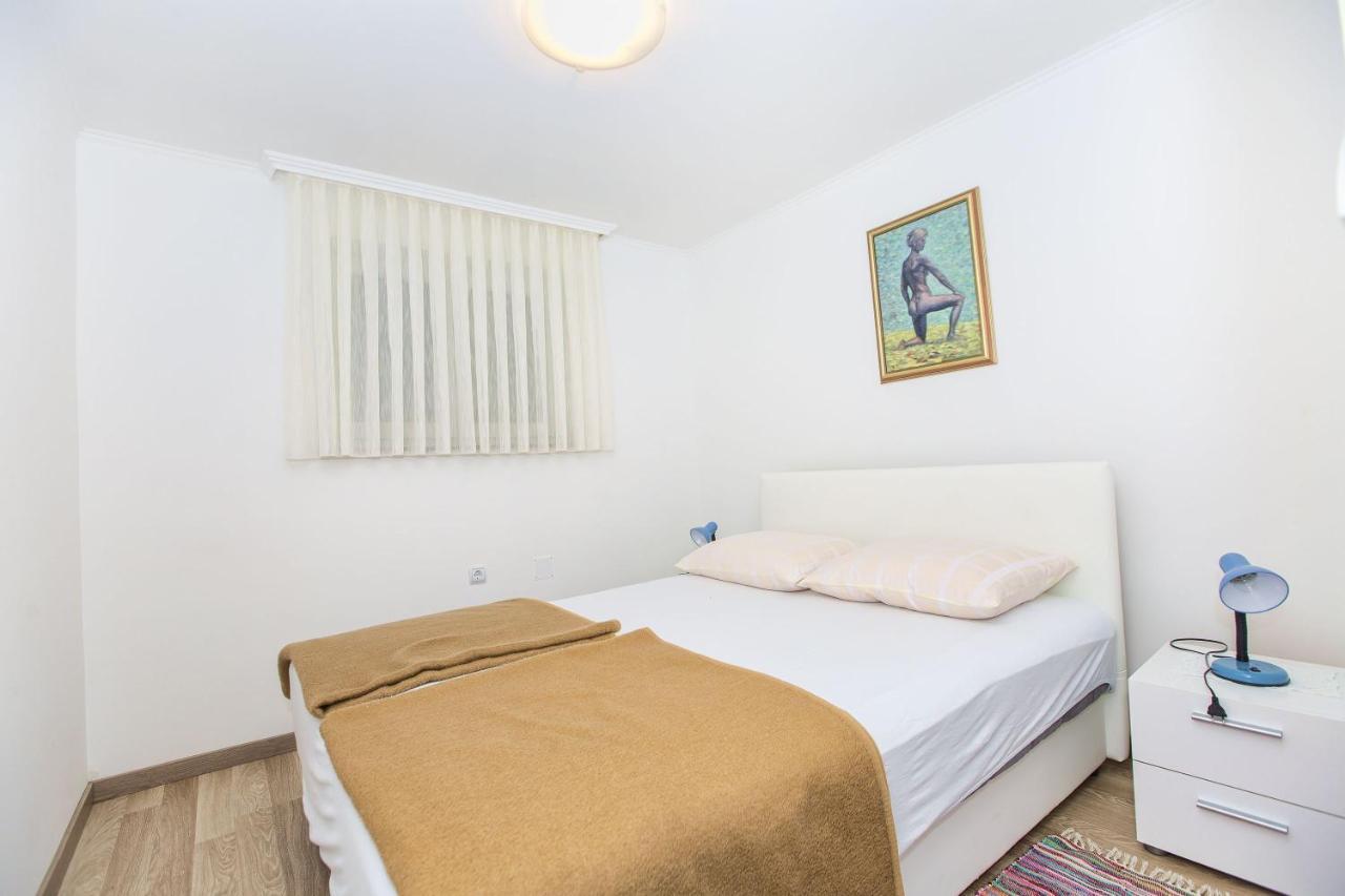 Apartmani Marijana Cesarica Buitenkant foto