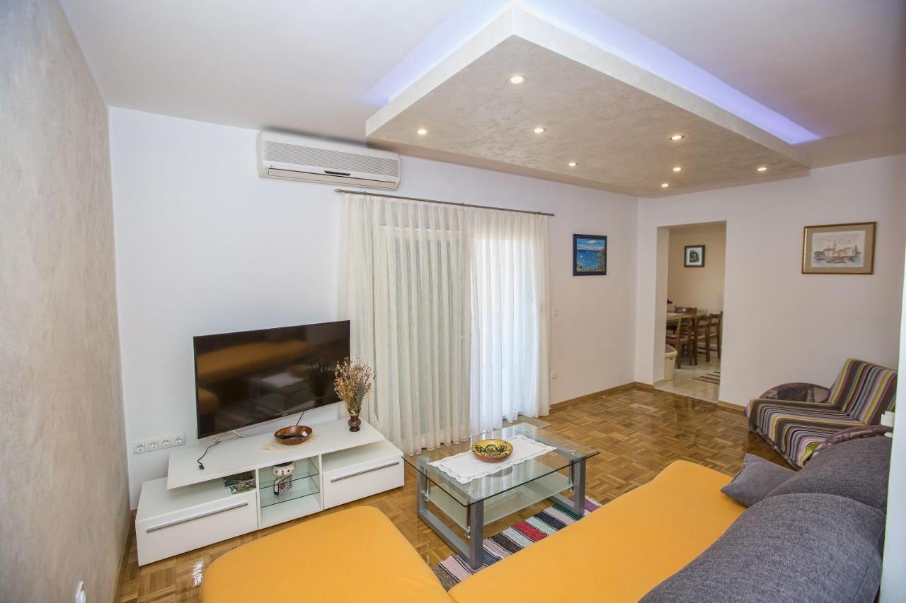Apartmani Marijana Cesarica Buitenkant foto
